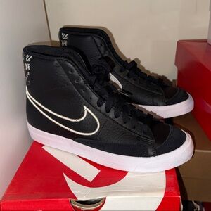 Nike Women’s Blazer Mid - Black/White